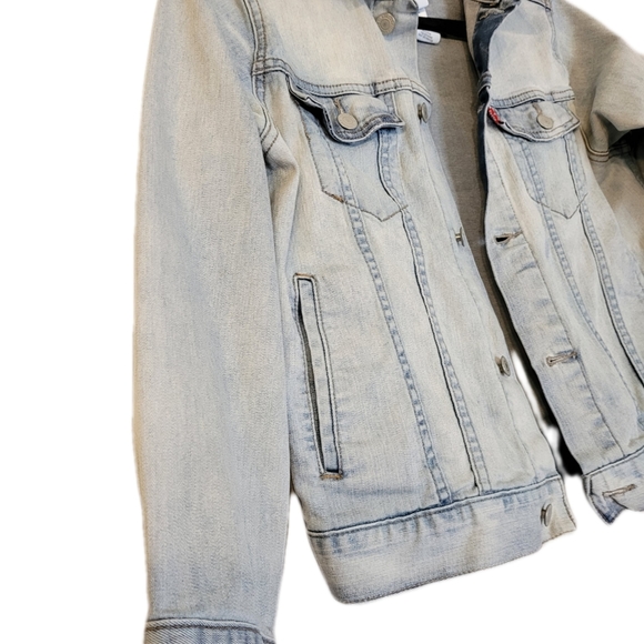 FINAL PRICE DROP **Levi's Jean Jacket Medium - Picture 4 of 7